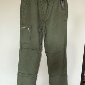NWT Women’s Olive Cargo Pants D&Co. Size Large

LOT C